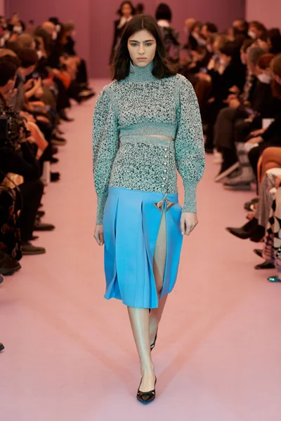 Look 3